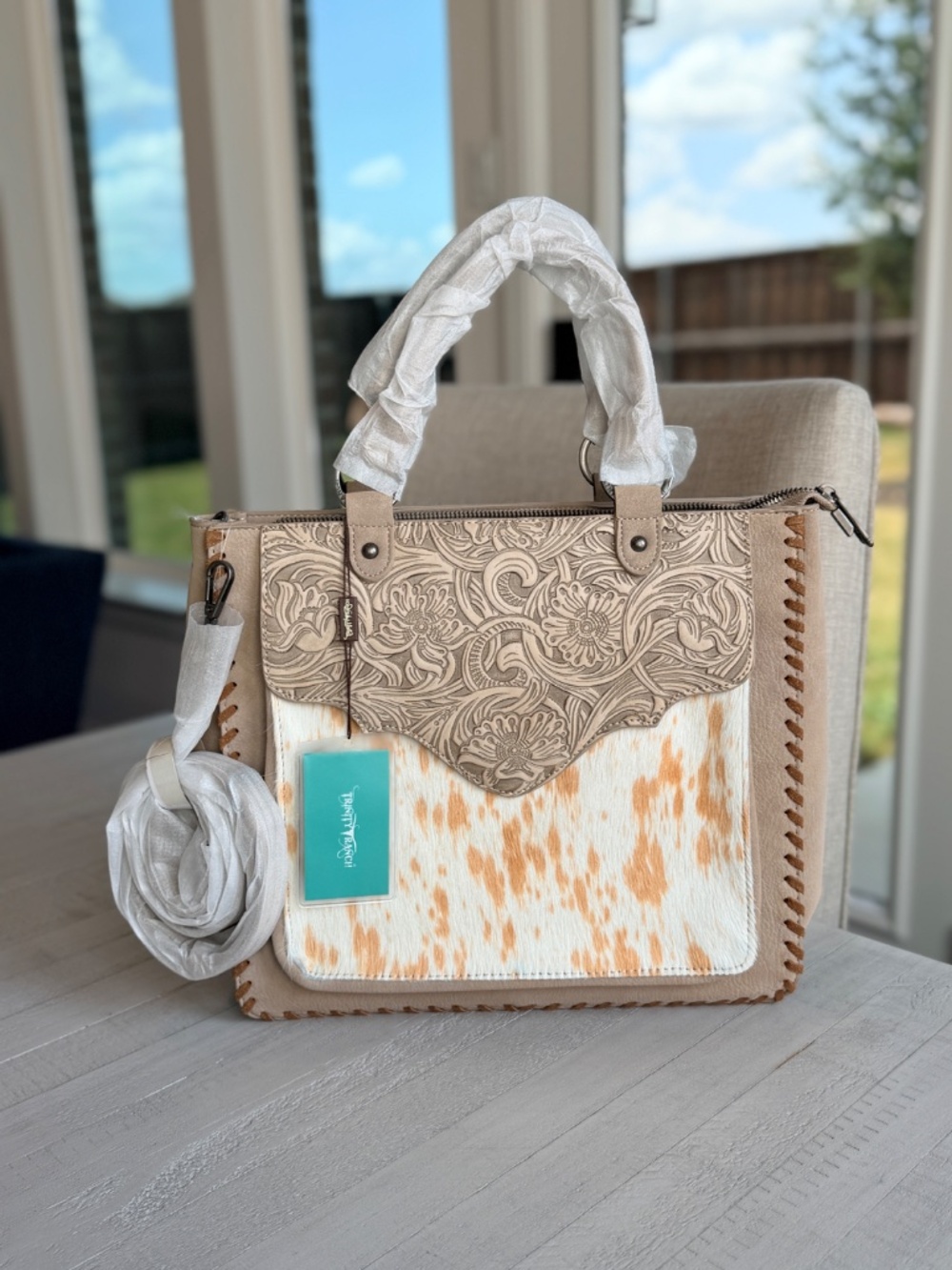 Trinity Ranch Cowhide ＆ Tooled Leather Tote Bag Tan